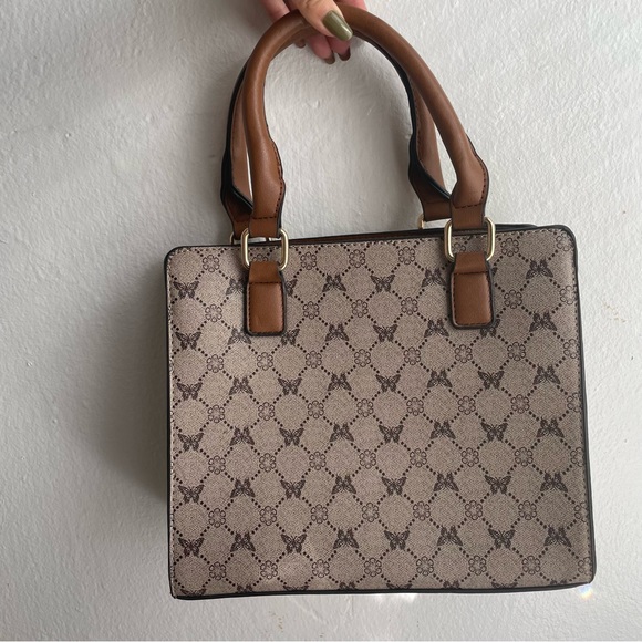 Tan Purse - Cross Over Purse - Golden Accents - Picture 11 of 11